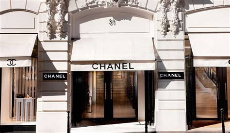 chanel fashion boutique.